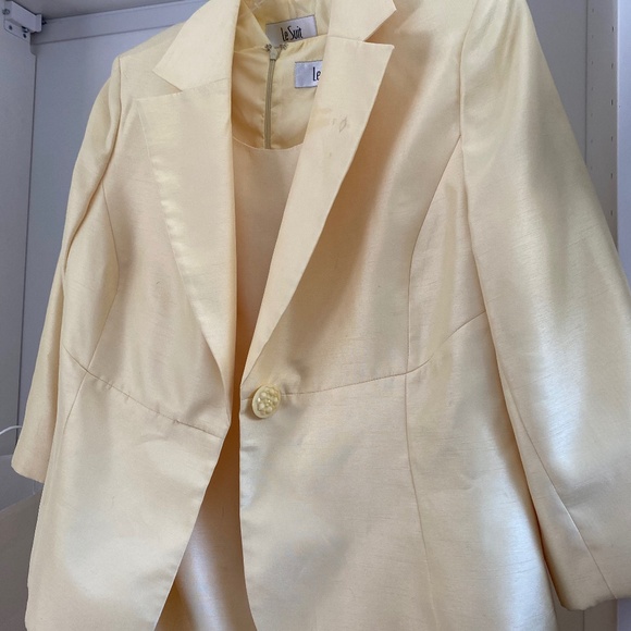 Suit - Picture 1 of 6